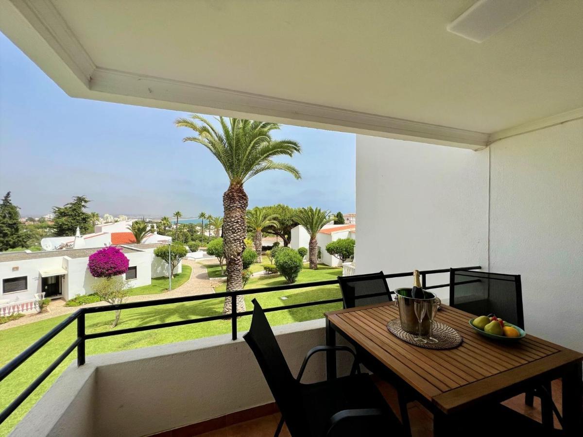 Armacao De Pera Brightness 2 With Pool By Homing Apartment Exterior photo